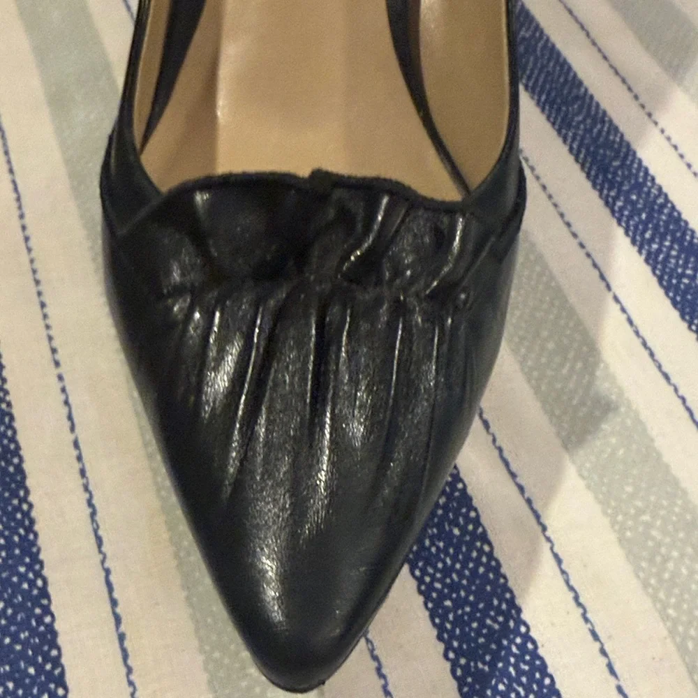 Elegant Talbots Black Leather Women's Pumps - Picture 6 of 12